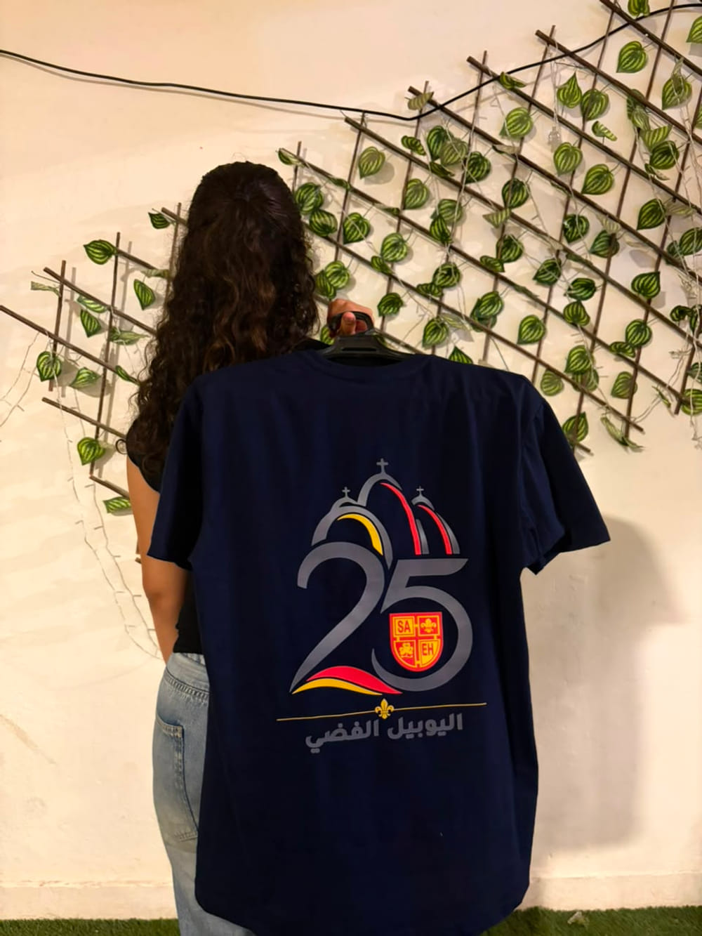 عرض — ٣ تي شيرتات + إيشارب
